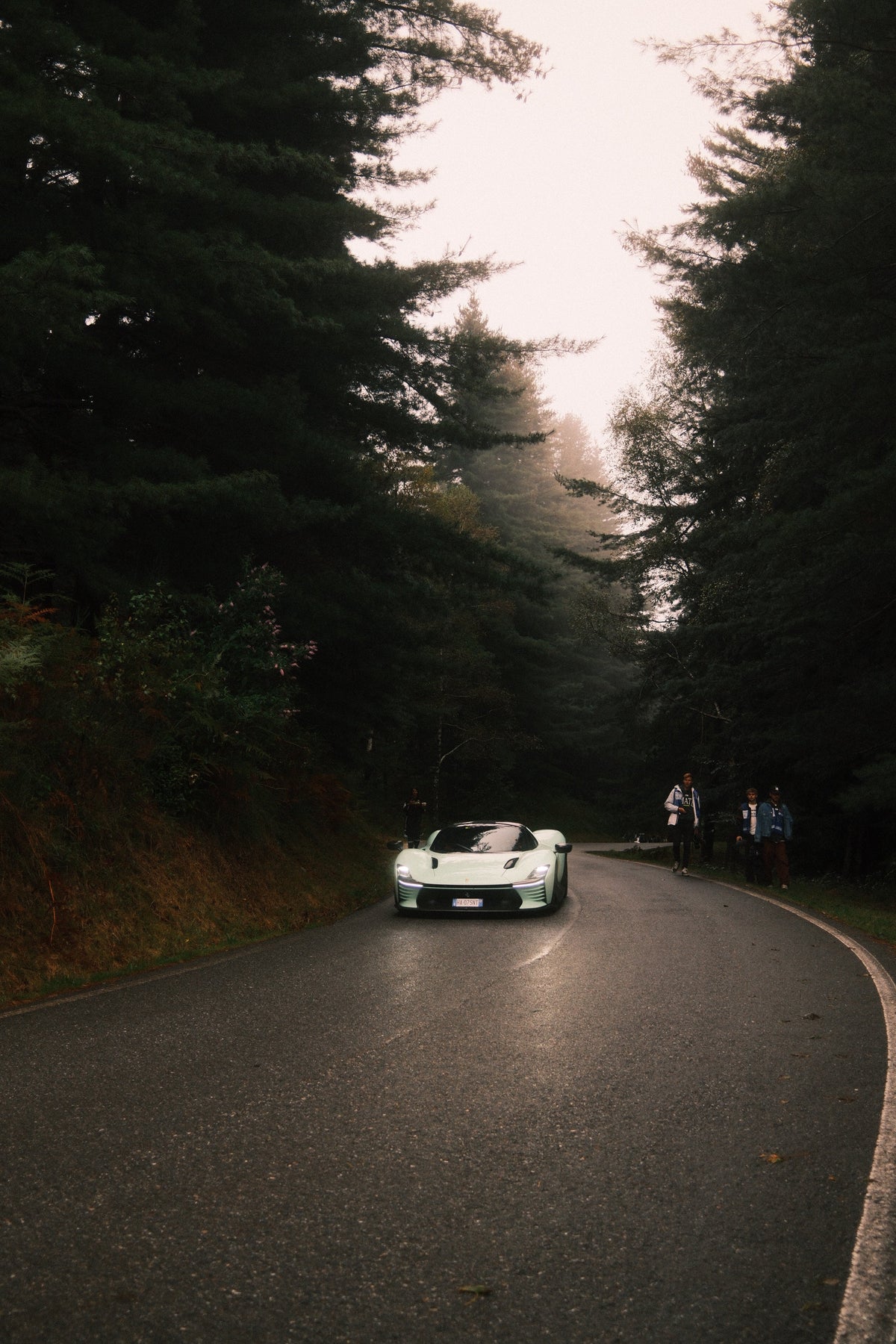 Ferrari Daytona SP3 in Verde Pallido, Stresa